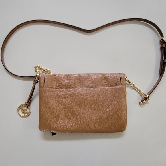Michael kors crossbody with gold hardware and adjustable strap - Picture 2 of 4